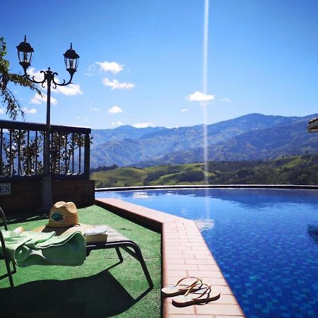 Castillo De Cascadas Finca Hotel Salamina ภายนอก รูปภาพ